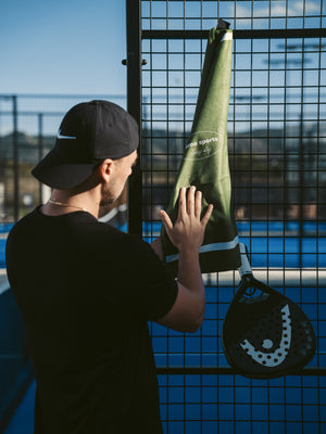 Magnetic Towel + 15 Overgrips Pack